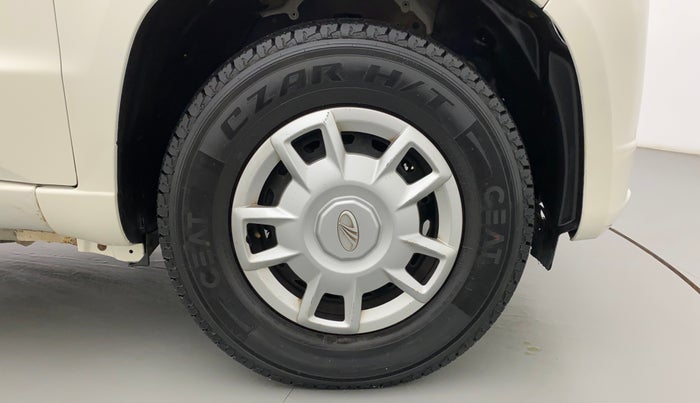 2018 Mahindra TUV300 T6 PLUS, Diesel, Manual, 94,814 km, Right Front Wheel