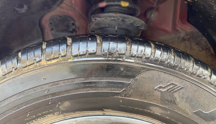 2018 Hyundai Grand i10 SPORTZ 1.2 KAPPA VTVT DUAL TONE, CNG, Manual, 65,557 km, Left Front Tyre Tread