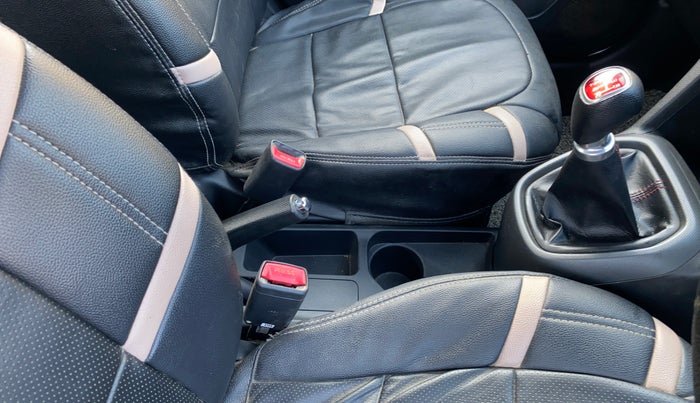 2018 Hyundai Grand i10 SPORTZ 1.2 KAPPA VTVT DUAL TONE, CNG, Manual, 65,557 km, Gear Lever