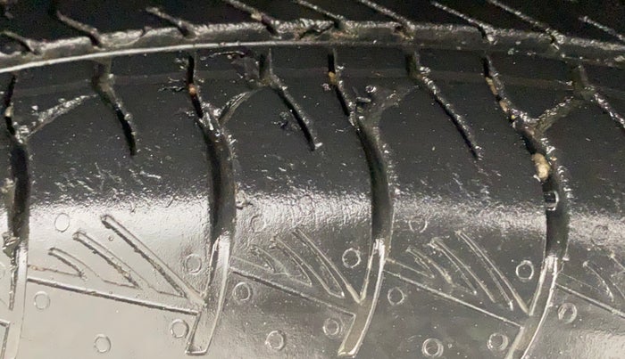 2022 Maruti Grand Vitara ALPHA SMART HYBRID ALLGRIP, Petrol, Manual, 59,379 km, Right Front Tyre Tread