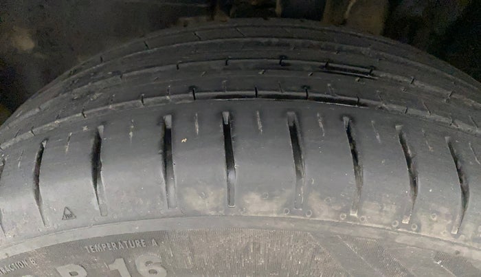 2023 Tata PUNCH ACCOMPLISHED DAZZLE PACK AMT, Petrol, Automatic, 29,055 km, Left Front Tyre Tread