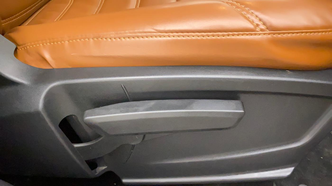 2023 Tata PUNCH ACCOMPLISHED DAZZLE PACK AMT, Petrol, Automatic, 29,055 km, Driver Side Adjustment Panel