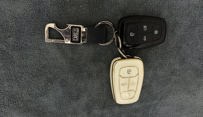 2023 Tata PUNCH ACCOMPLISHED DAZZLE PACK AMT, Petrol, Automatic, 29,055 km, Key Close Up