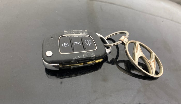 2019 Hyundai GRAND I10 NIOS SPORTZ 1.2 KAPPA VTVT DUAL TONE, Petrol, Manual, 42,367 km, Key Close Up