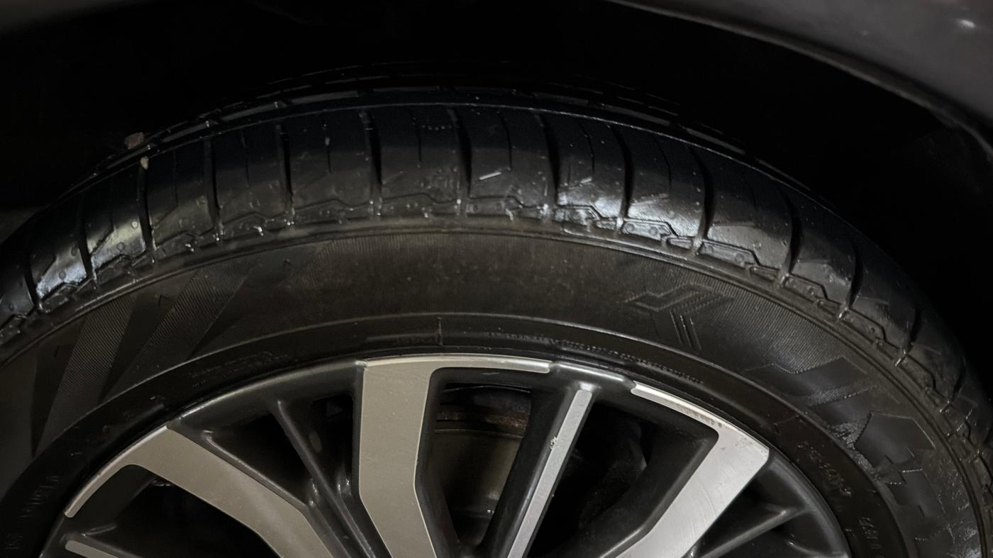 2015 Honda City 1.5L I-VTEC VX CVT, Petrol, Automatic, 1,05,324 km, Right Front Tyre Tread