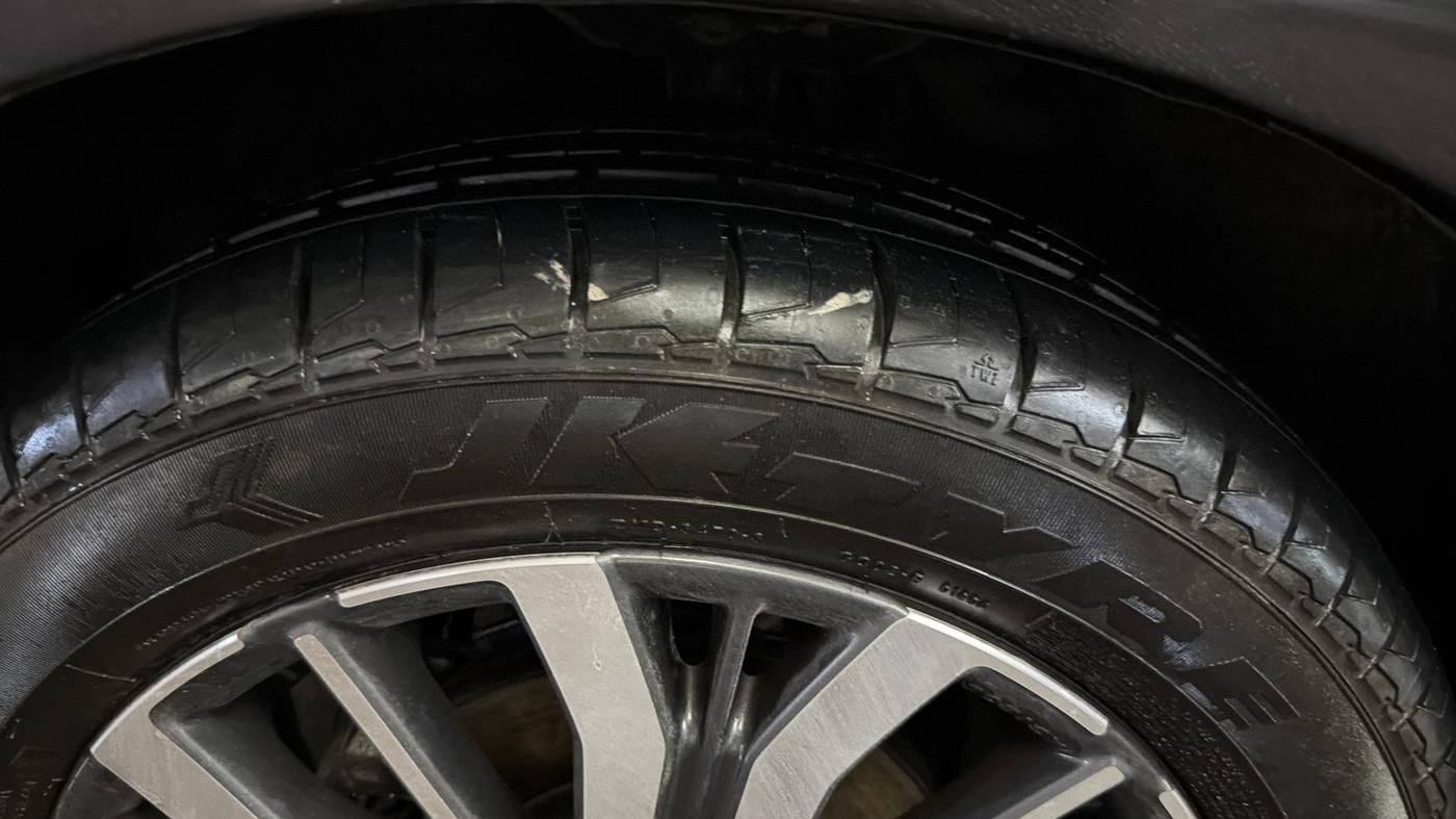 2015 Honda City 1.5L I-VTEC VX CVT, Petrol, Automatic, 1,05,324 km, Left Front Tyre Tread
