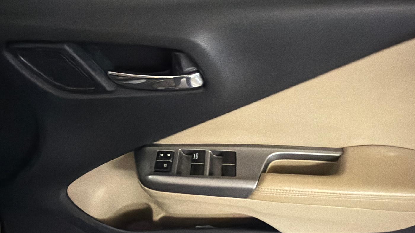 2015 Honda City 1.5L I-VTEC VX CVT, Petrol, Automatic, 1,05,324 km, Driver Side Door Panels Control