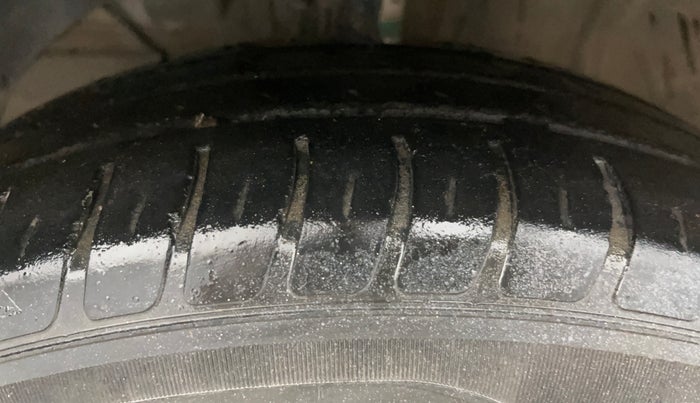 2019 Maruti Swift VXI AMT, Petrol, Automatic, 91,437 km, Left Front Tyre Tread