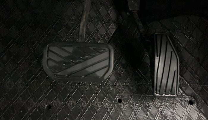 2019 Maruti Swift VXI AMT, Petrol, Automatic, 91,437 km, Pedals