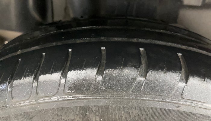 2019 Maruti Swift VXI AMT, Petrol, Automatic, 91,437 km, Right Rear Tyre Tread