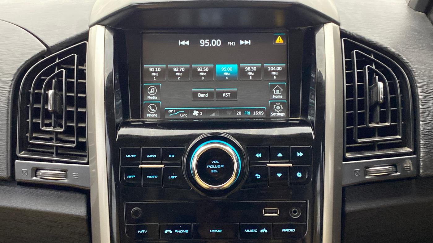 2020 Mahindra XUV500 W7 FWD, Diesel, Manual, 38,625 km, Infotainment System