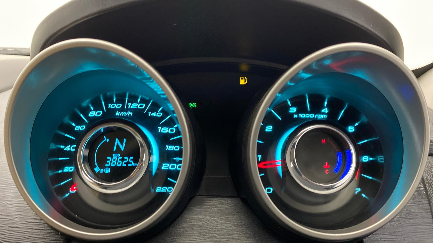 2020 Mahindra XUV500 W7 FWD, Diesel, Manual, 38,625 km, Odometer Image