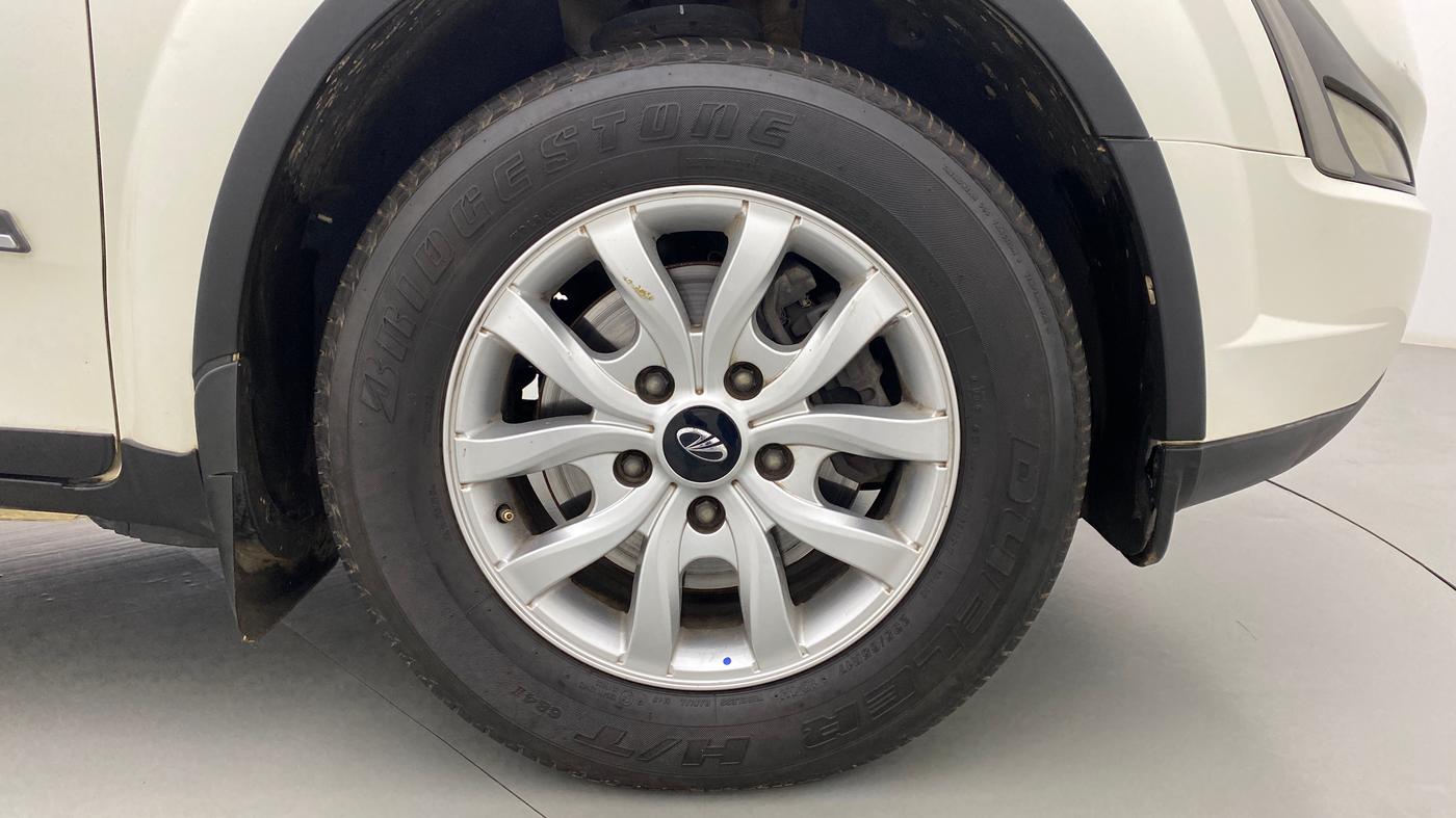 2020 Mahindra XUV500 W7 FWD, Diesel, Manual, 38,625 km, Right Front Wheel