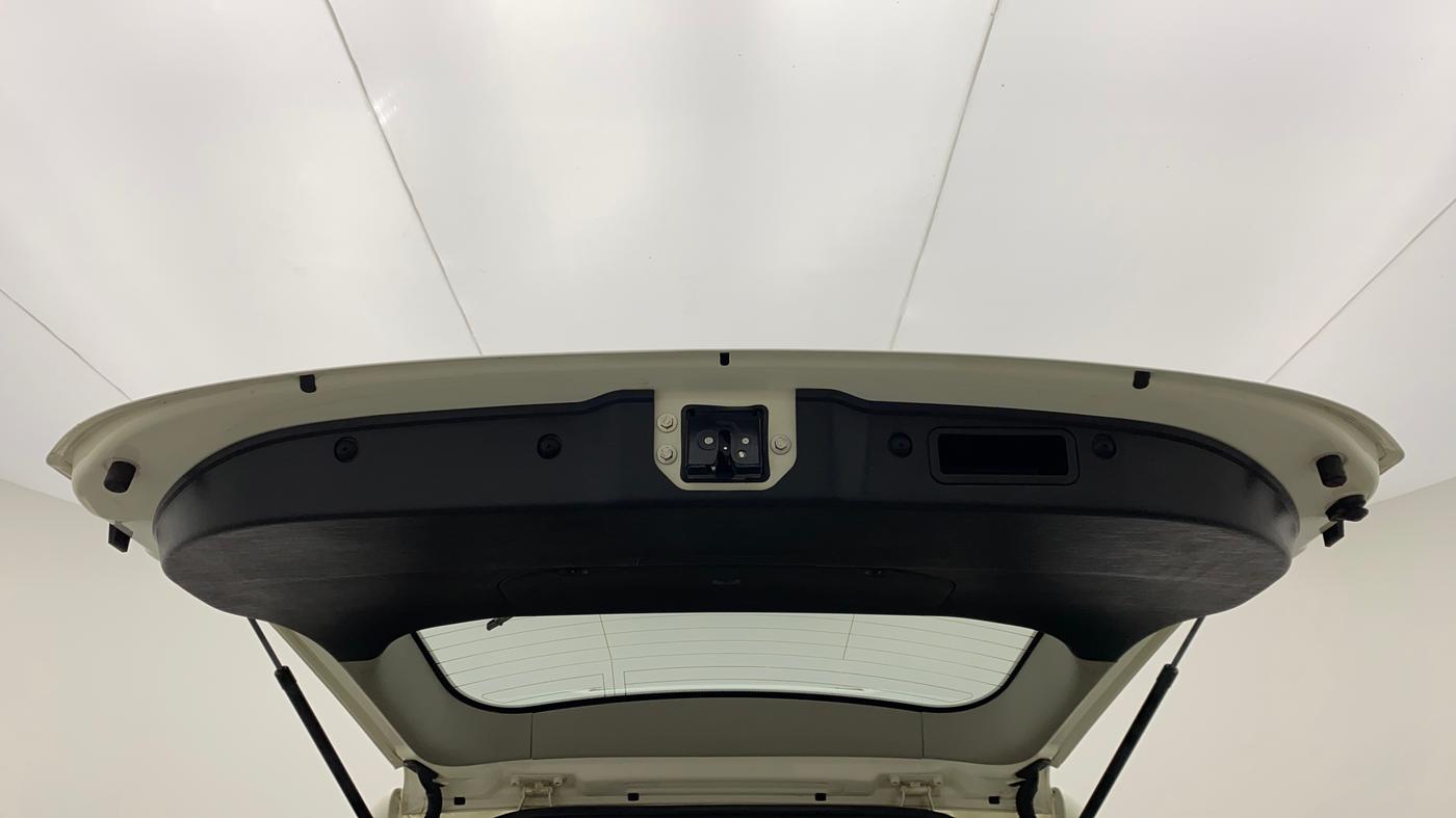 2020 Mahindra XUV500 W7 FWD, Diesel, Manual, 38,625 km, Boot Door Open