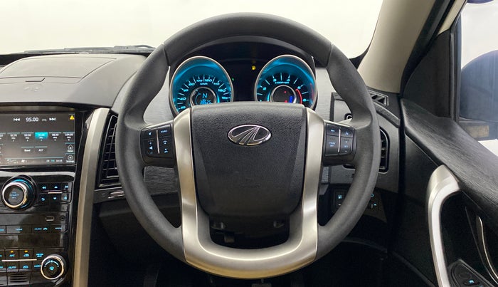 2020 Mahindra XUV500 W7 FWD, Diesel, Manual, 38,625 km, Steering Wheel Close Up