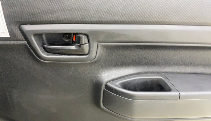 2020 Maruti S PRESSO VXI CNG, CNG, Manual, 23,610 km, Driver Side Door Panels Control