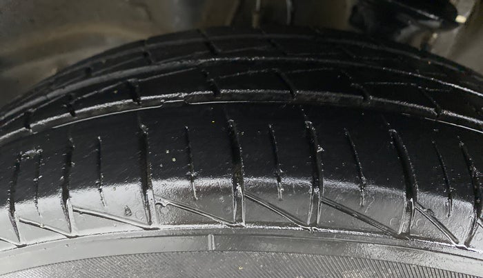 2019 Maruti Alto LXI, Petrol, Manual, 19,070 km, Left Front Tyre Tread