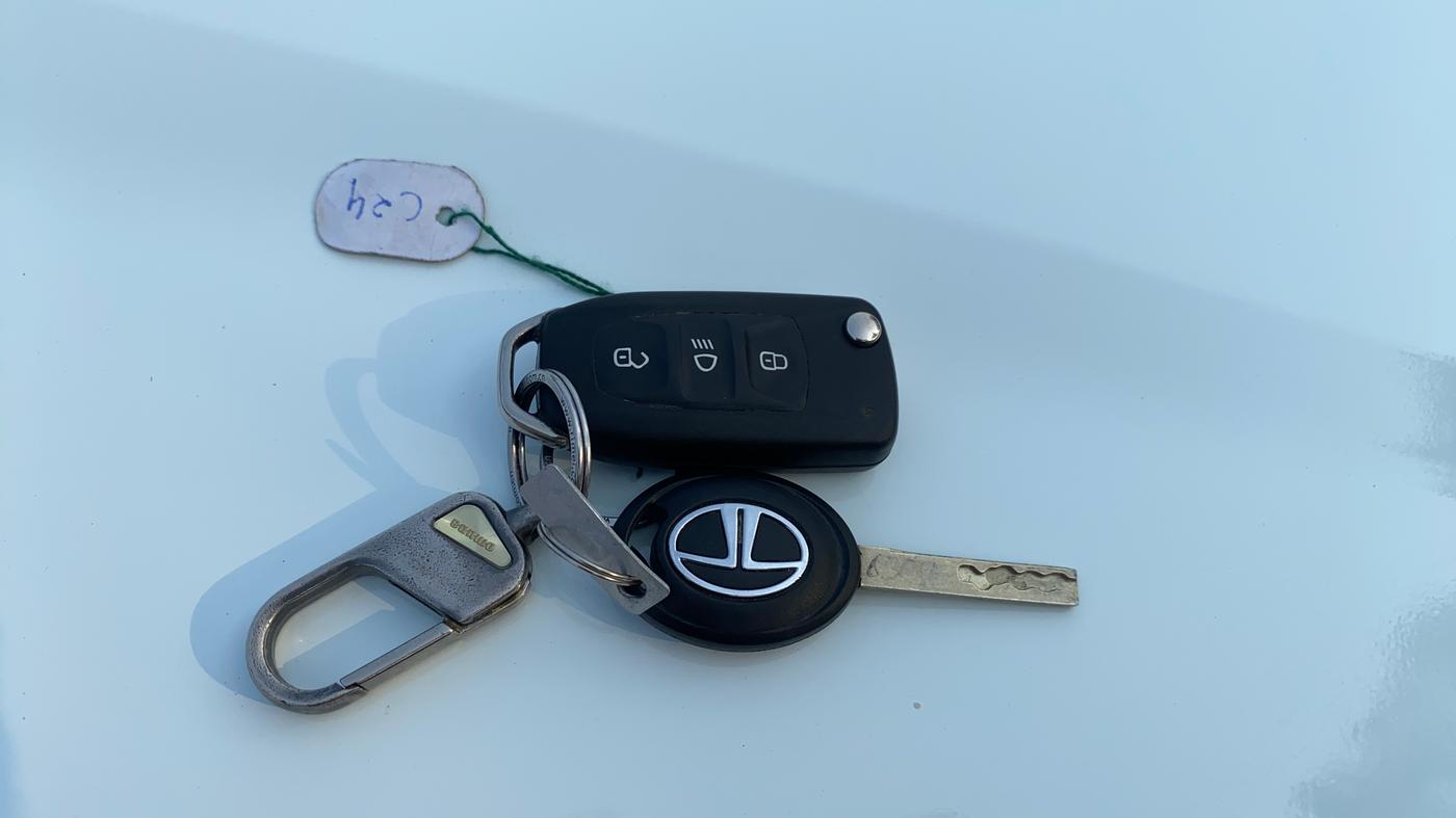 2020 Tata NEXON XM PETROL, Petrol, Manual, 50,553 km, Key Close Up