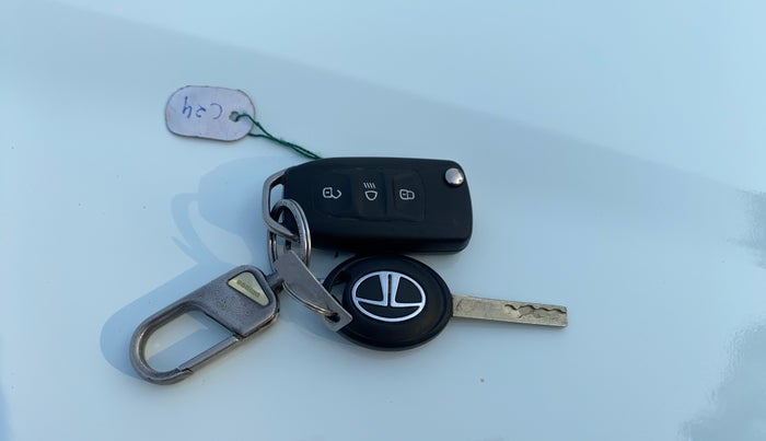 2020 Tata NEXON XM PETROL, Petrol, Manual, 50,553 km, Key Close Up