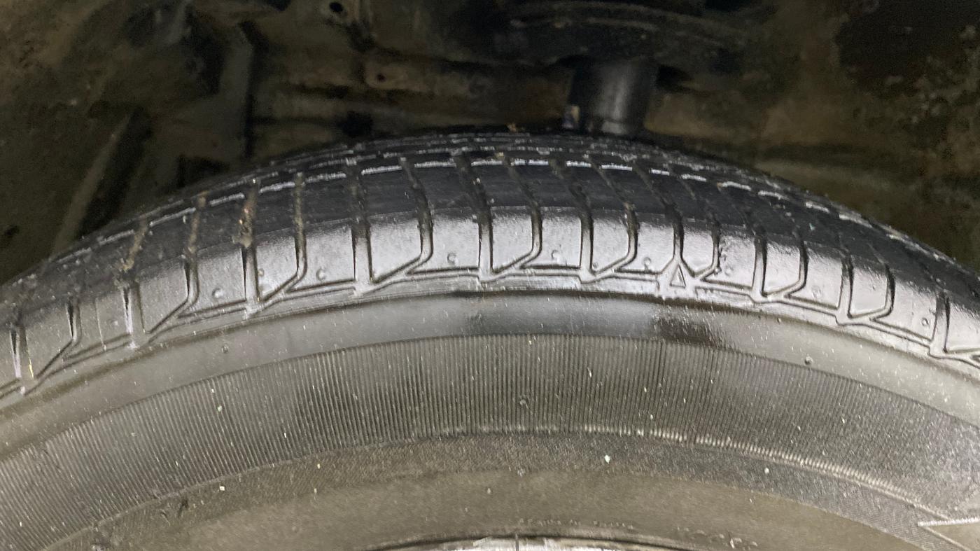 2014 Maruti Ertiga ZXI, Petrol, Manual, 1,09,924 km, Left Front Tyre Tread