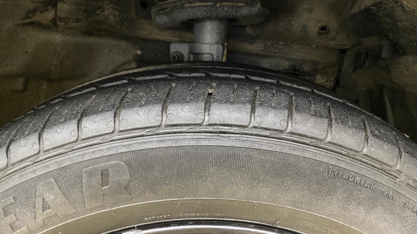 2014 Maruti Ertiga ZXI, Petrol, Manual, 1,09,924 km, Right Front Tyre Tread