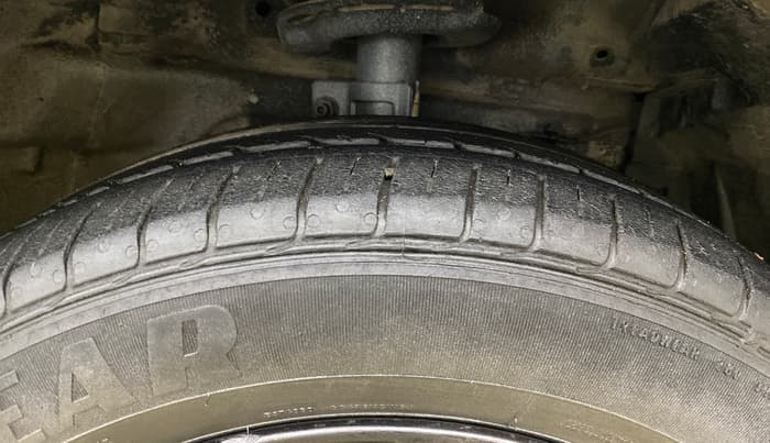 2014 Maruti Ertiga ZXI, Petrol, Manual, 1,09,924 km, Right Front Tyre Tread