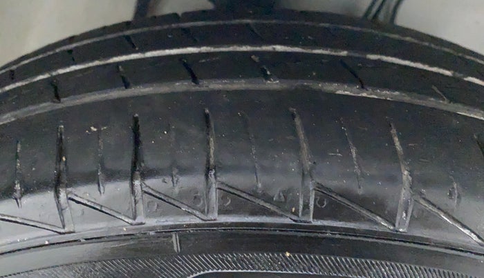 2020 Maruti Alto VXI, Petrol, Manual, 14,990 km, Right Front Tyre Tread