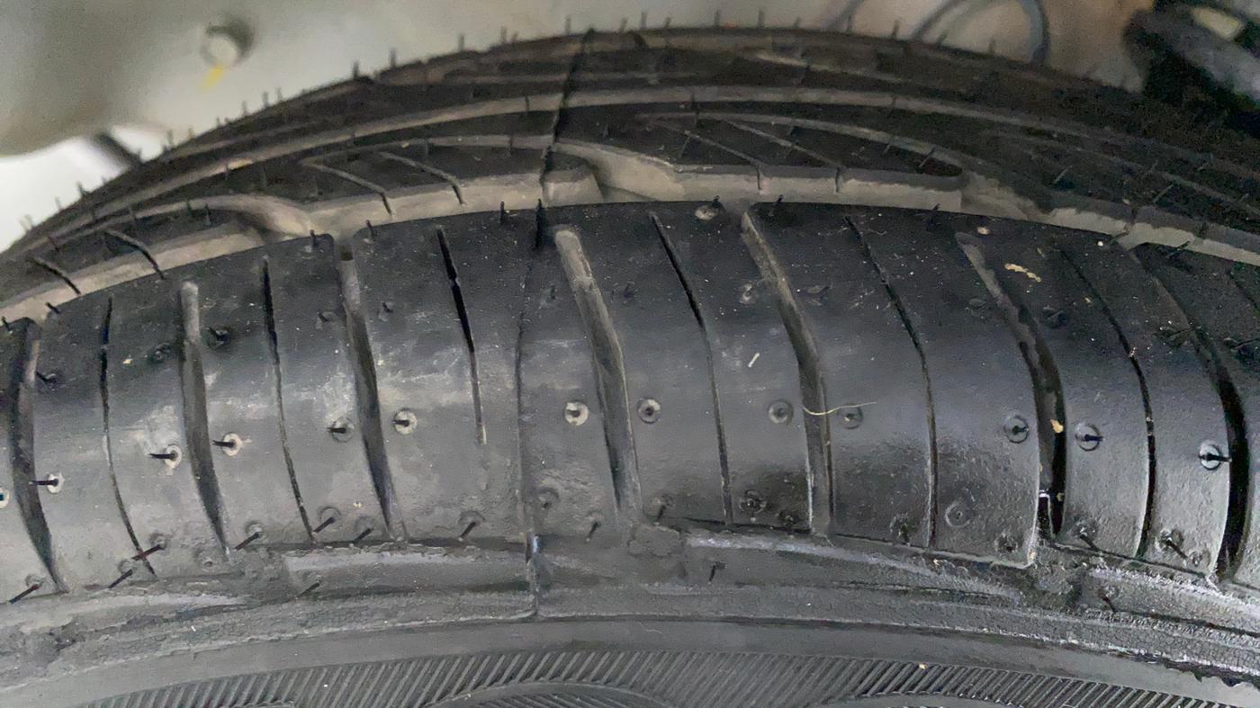 2020 Maruti Alto VXI, Petrol, Manual, 14,990 km, Left Front Tyre Tread