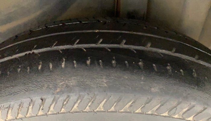 2011 Maruti Swift Dzire VDI, Diesel, Manual, 98,873 km, Left Rear Tyre Tread