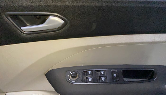 2021 Renault TRIBER RXZ, Petrol, Manual, 33,102 km, Driver Side Door Panels Control