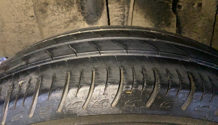 2021 Renault TRIBER RXZ, Petrol, Manual, 33,102 km, Right Rear Tyre Tread