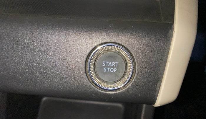 2021 Renault TRIBER RXZ, Petrol, Manual, 33,102 km, Keyless Start/ Stop Button