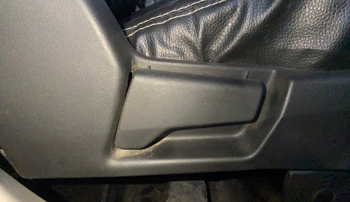 2021 Renault TRIBER RXZ, Petrol, Manual, 33,102 km, Driver Side Adjustment Panel