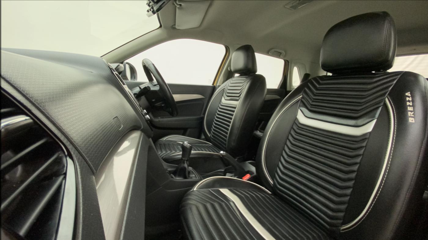 2017 Maruti Vitara Brezza ZDI, Diesel, Manual, 68,662 km, Right Side Front Door Cabin