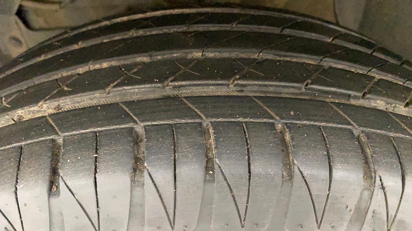 2017 Maruti Vitara Brezza ZDI, Diesel, Manual, 68,662 km, Left Front Tyre Tread