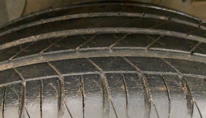 2017 Maruti Vitara Brezza ZDI, Diesel, Manual, 68,662 km, Right Front Tyre Tread