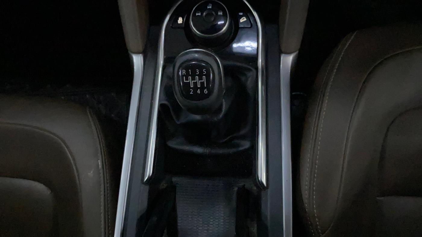 2022 Tata Harrier XZ SUNROOF 2.0L, Diesel, Manual, 46,528 km, Gear Lever