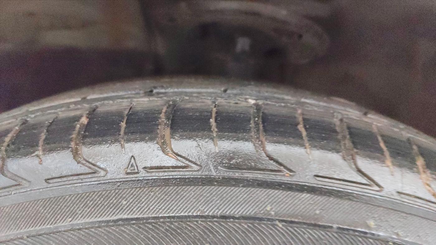 2015 Toyota Corolla Altis G PETROL, Petrol, Manual, 96,035 km, Left Front Tyre Tread