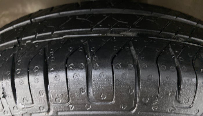 2018 Maruti Wagon R 1.0 LXI CNG, CNG, Manual, 45,711 km, Left Front Tyre Tread