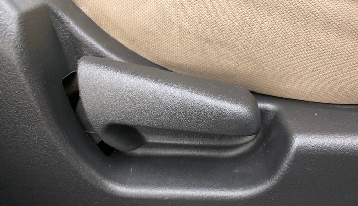 2018 Maruti Wagon R 1.0 LXI CNG, CNG, Manual, 45,711 km, Driver Side Adjustment Panel