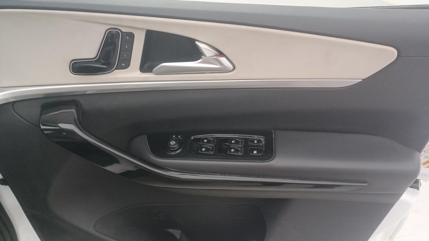 2023 Mahindra XUV700 AX 7 LUXURY P AT 7 STR, Petrol, Automatic, 42,955 km, Driver Side Door Panels Control