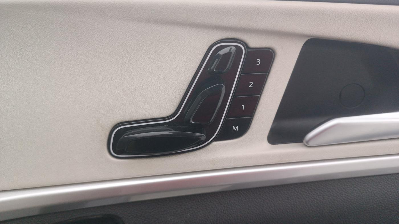 2023 Mahindra XUV700 AX 7 LUXURY P AT 7 STR, Petrol, Automatic, 42,955 km, Driver Side Adjustment Panel