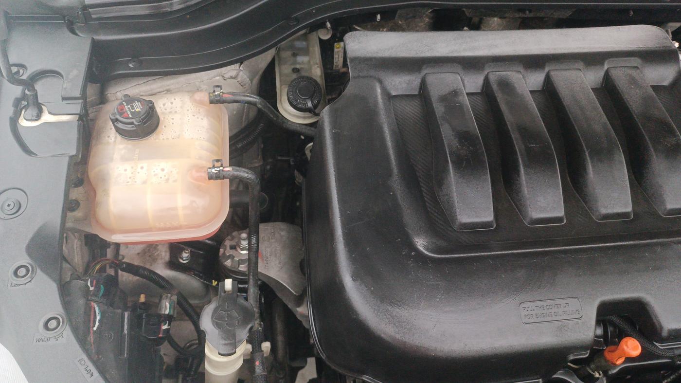 2023 Mahindra XUV700 AX 7 LUXURY P AT 7 STR, Petrol, Automatic, 42,955 km, Engine View - Right