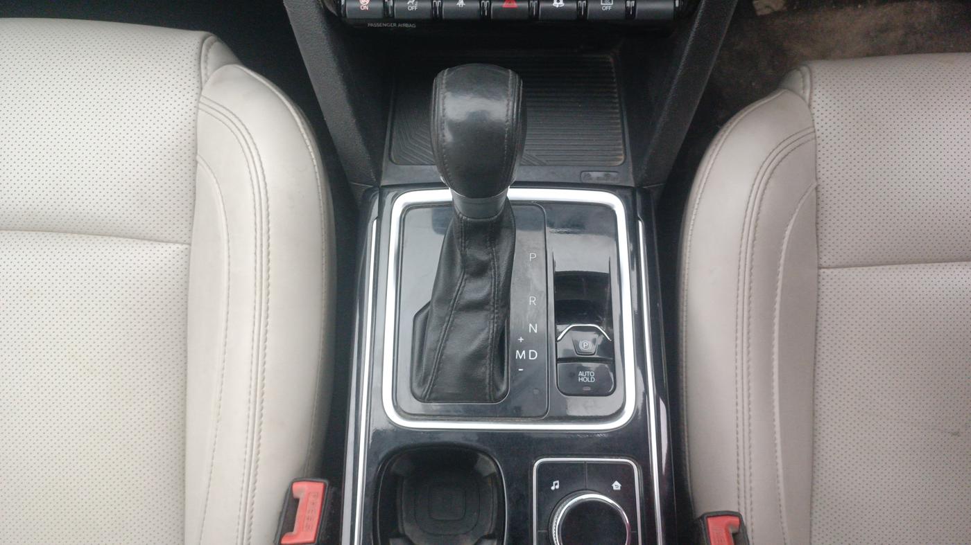 2023 Mahindra XUV700 AX 7 LUXURY P AT 7 STR, Petrol, Automatic, 42,955 km, Gear Lever