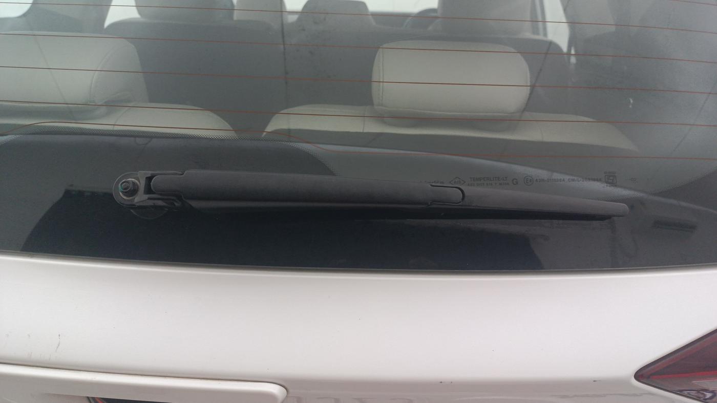 2023 Mahindra XUV700 AX 7 LUXURY P AT 7 STR, Petrol, Automatic, 42,955 km, Rear Wiper