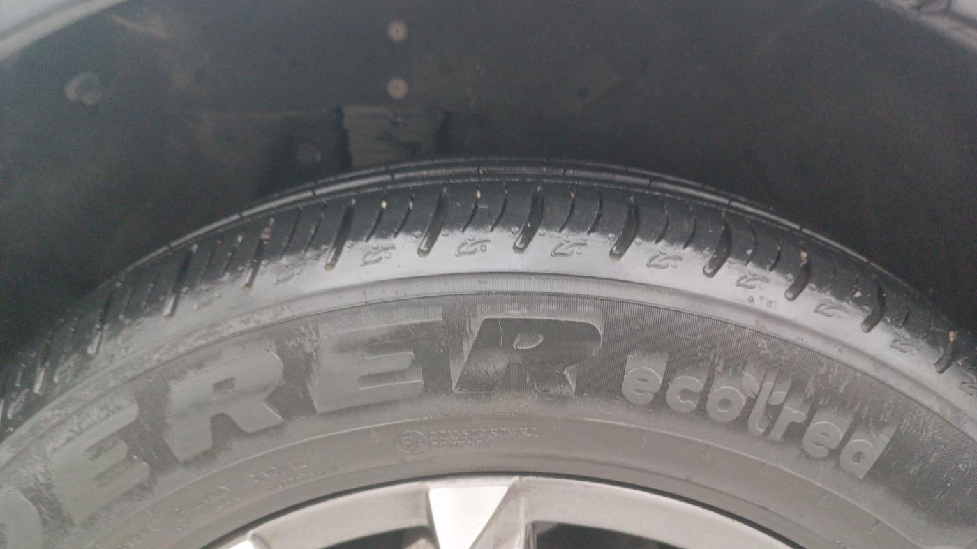 2023 Mahindra XUV700 AX 7 LUXURY P AT 7 STR, Petrol, Automatic, 42,955 km, Right Rear Tyre Tread