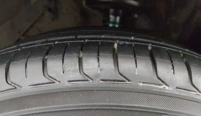 2016 Maruti Vitara Brezza ZDI PLUS, Diesel, Manual, 1,09,176 km, Left Front Tyre Tread