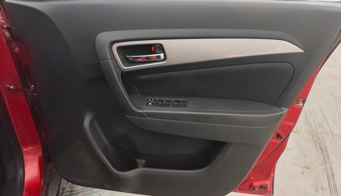 2016 Maruti Vitara Brezza ZDI PLUS, Diesel, Manual, 1,09,176 km, Driver Side Door Panels Control