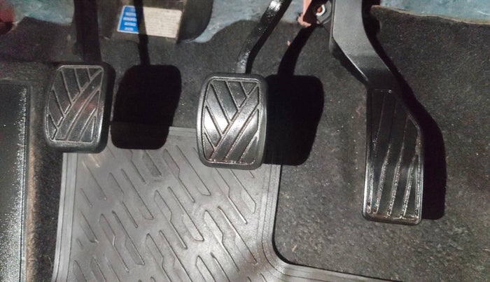 2016 Maruti Vitara Brezza ZDI PLUS, Diesel, Manual, 1,09,176 km, Pedals