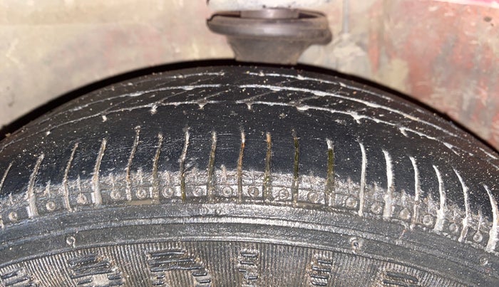 2013 Maruti Alto K10 LXI, Petrol, Manual, 92,661 km, Left Front Tyre Tread